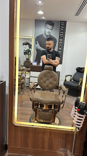 Saloon maher
